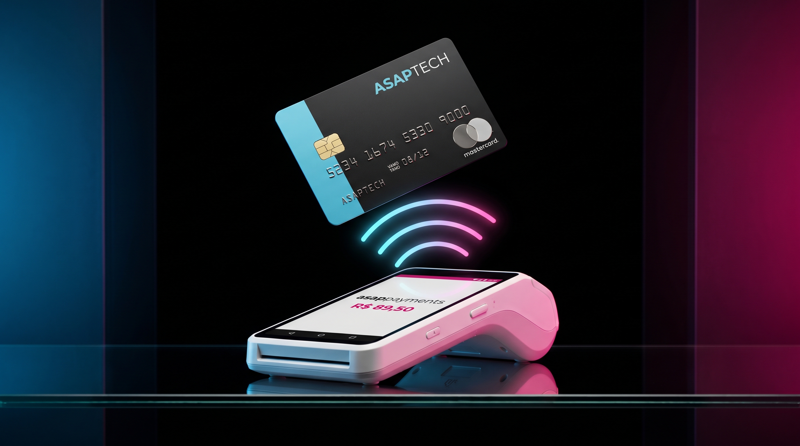 Cartão ASAPTECH aproximando do POS no momento do pagamento contactless